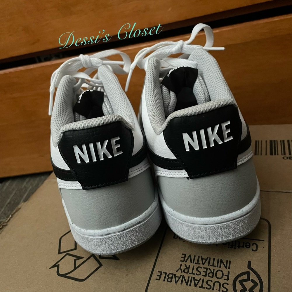 Nike Men's Low-Top Casual Sneaker in White, Light Gray, & Black - Picture 3 of 6